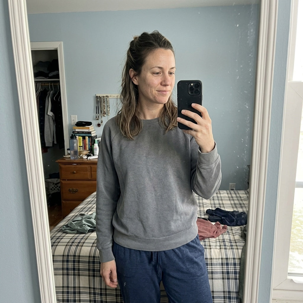 files/woman-mirror-selfie-bedroom.jpg